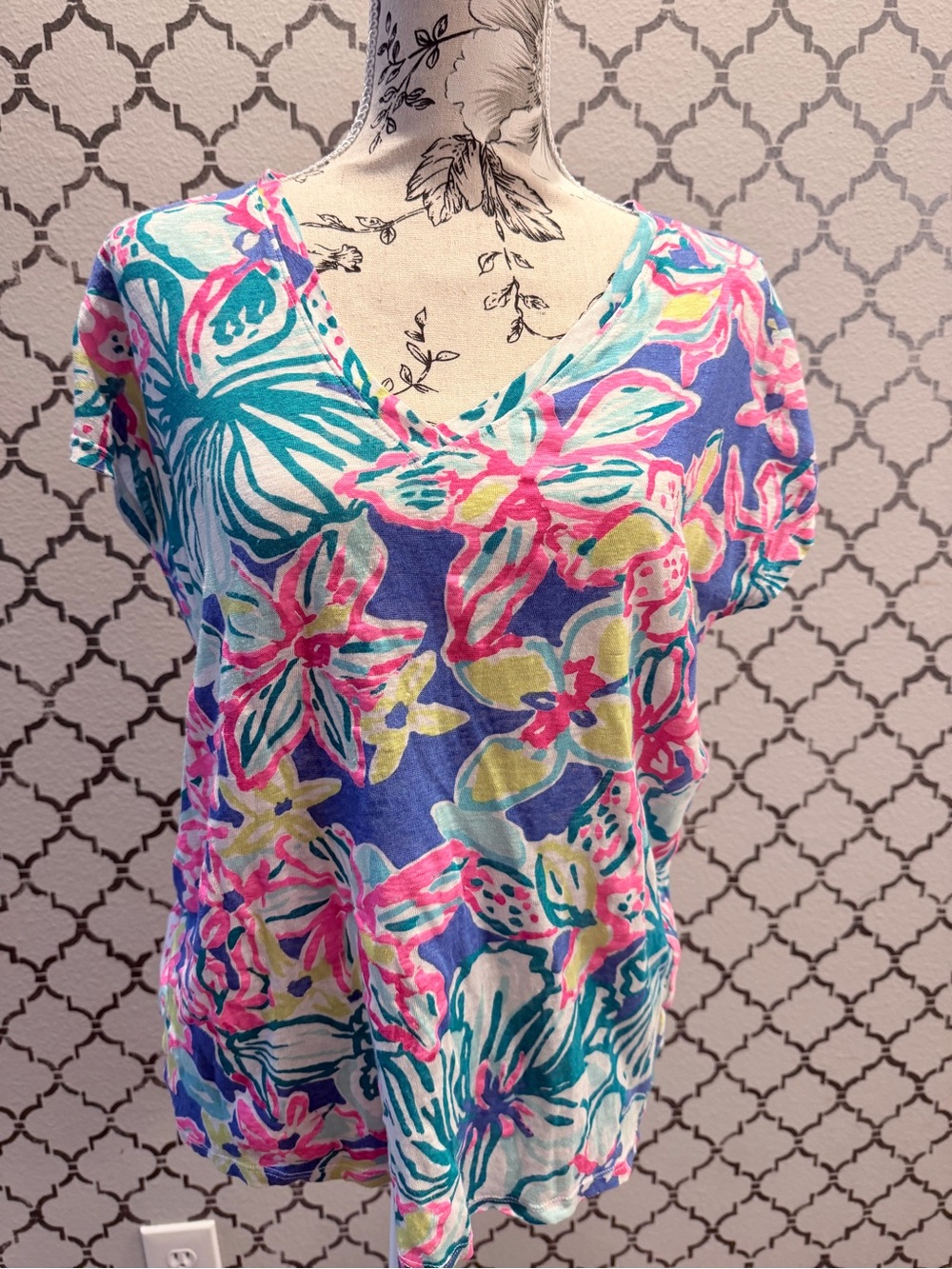 Lilly Pulitzer Floral V-Neck Short Sleeve 100% Linen Blue, Pink & Green